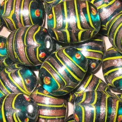 Glasperle mit Aventurin, grün, ca. 17x30mm.