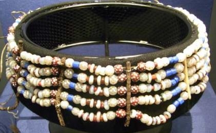 Eyebeads, milchigweiß, vor 1850 / Strang