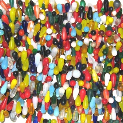 Böhmische Pressglas-Perlen / Strang