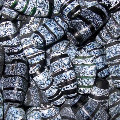 Glasperle ca. 35mm lang, schwarz. 1st.