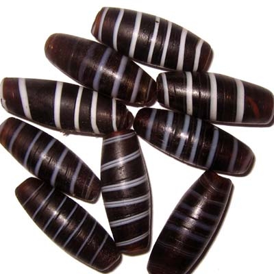 Glasperle braun/weiß. Ca. 14x35mm. 1st.