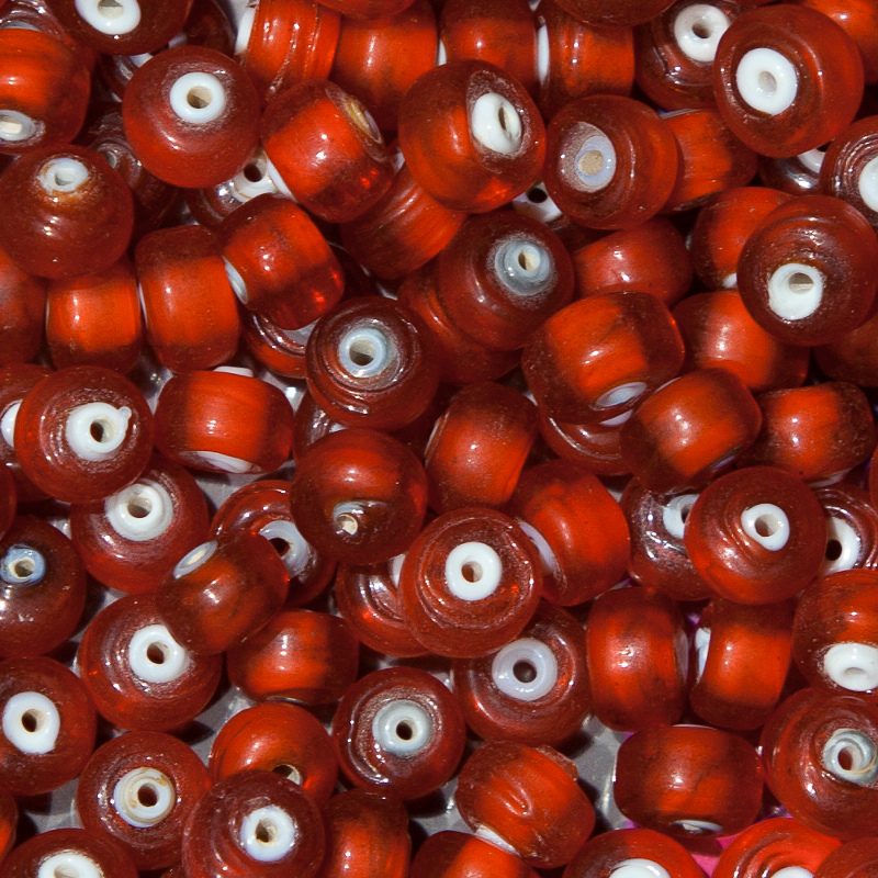 White Hearts, rot, kleine Löcher, ø ca. 8mm