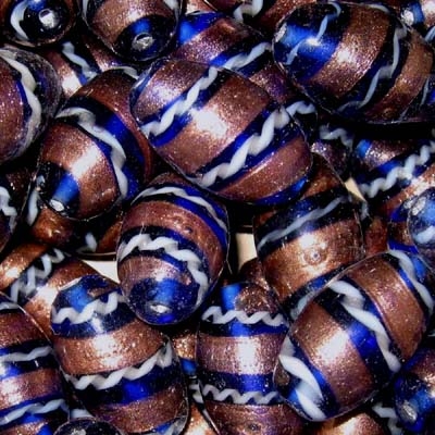 Glasperle mit Aventurin, blau, ca. 15x28mm.