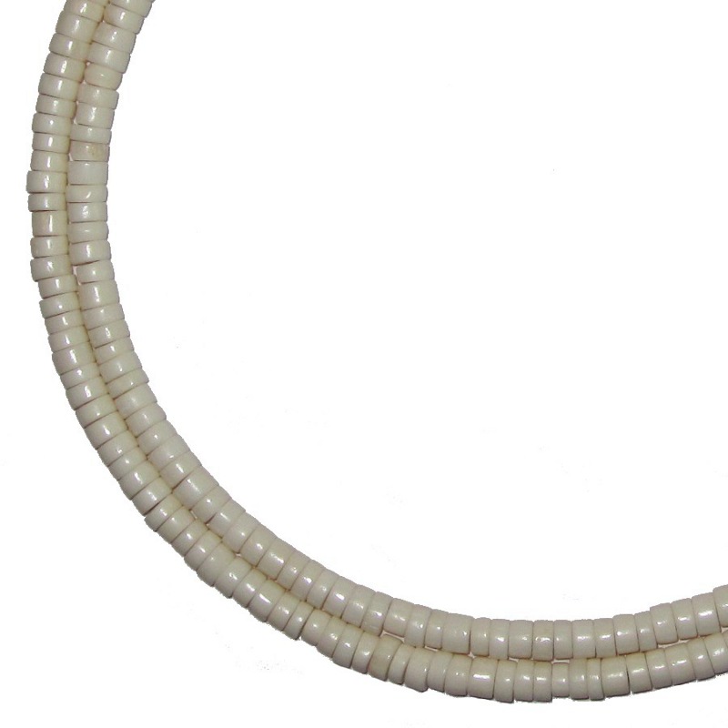 Knochenperlen, ø ca. 4mm. 1 Strang.